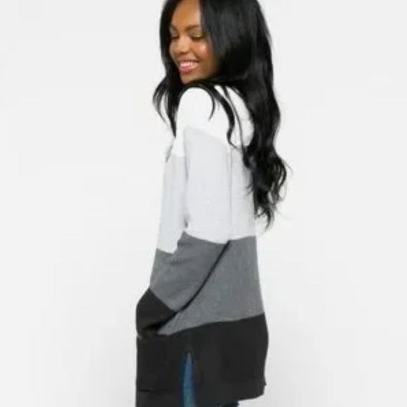 Vince Camuto Antony Colorblock Stripe Knit Slouchy Pocket Sweater Size Medium - Picture 5 of 9